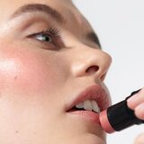 Dr. Hauschka Make-Up Lip to Cheek večnamensko ličilo za ustnice in lica odtenek 03 rosewood 6.1 g | Shoptok.si