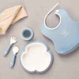 BABYBJORN komplet jedilni set slinček, krožnik, lonček, žlica in vilice Powder Blue | Shoptok.si