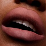 MAC Cosmetics Powder Kiss Lipstick matirajoča šminka odtenek Slurty Move 3 g | Shoptok.si