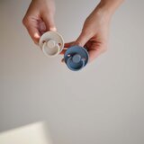 FRIGG® tolažilna duda rope silicone ocean view & powder blue | Shoptok.si
