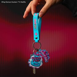 Fame Bros. Ltd CINEREPLICAS: KPOP DEMON HUNTERS - WRISTLET KEYCHAIN - SODA POP obesek Cene