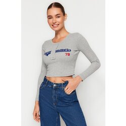 Trendyol Gray Slogan Print Fitted/Sleek, Stretchy Ribbed Crop Knitted Blouse Cene