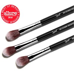 Sigma Beauty F03 - High Cheekbone Highlighter™ Brush Cene