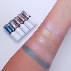 Revolution Relove eye light metallic eyeshadow tekoče senčilo za oči 1,9 ml odtenek light up Cene