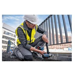 Bosch gsr 18V-110 c akumulatorska vibraciona bušilica + 3 x pc 18V 4.0 ah akumulator + gal 18V-40 punjač + l-boxx kofer Cene