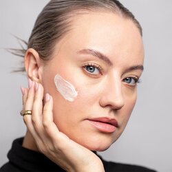 Antipodes rejoice Light Facial Day Cream Cene