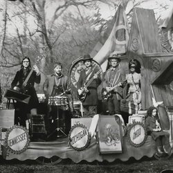The Raconteurs Consolers Of The Lonely Cene