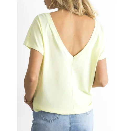 Fashion Hunters Light yellow T-shirt with a back neckline