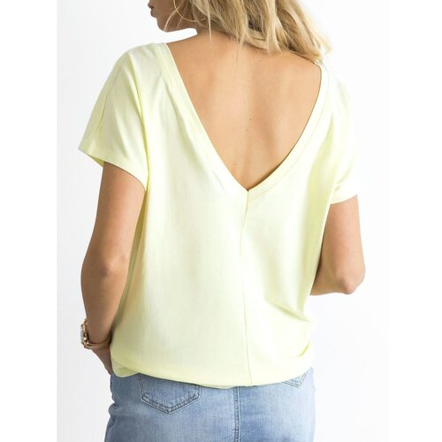 Fashion Hunters Majica svijetložute boje s izrezom na leđima Slike