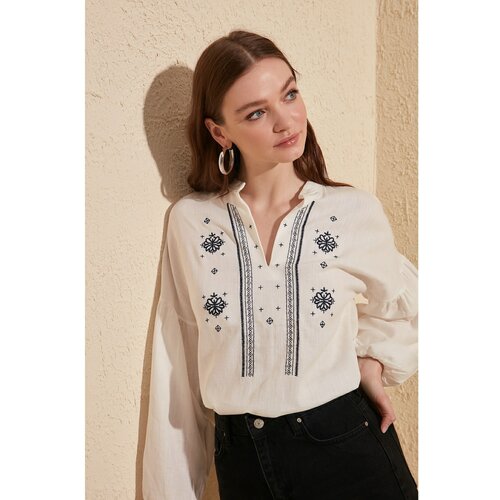 Trendyol Women’s blouse Embroidered crna | krem Slike