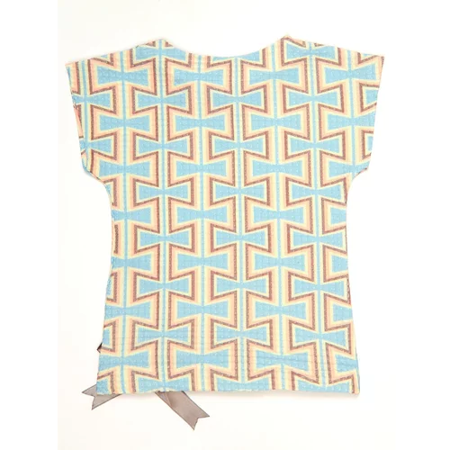 Fashion Hunters A blue patterned blouse for girls