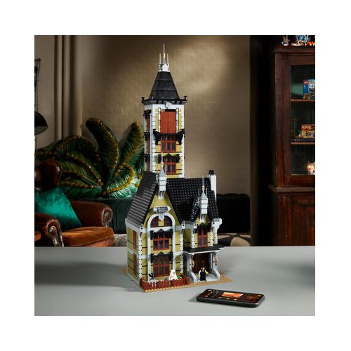 Lego ICONS&amp;trade; 10273 Hi&amp;scaron;a strahov v zabavi&amp;scaron;čnem parku Slike