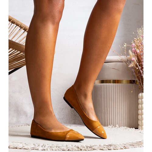 Gemre Camel ballet flats with a patent pointed toe Thibault Cijene