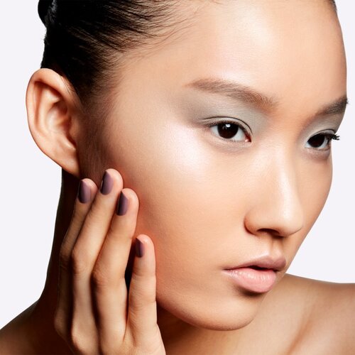 Mac Extra Dimension Skinfinish osvetljevalec 9 g odtenek Show Gold Slike