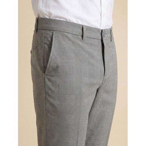 Sinsay Slim-fit chino hlače u kockicu s udjelom viskoze Slike
