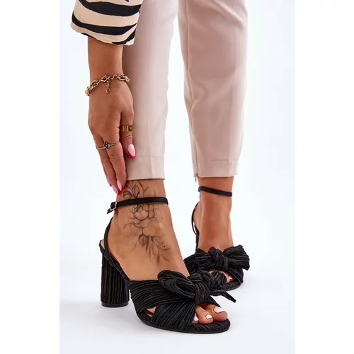 Kesi Fashionable sandals with bow on heels black callum