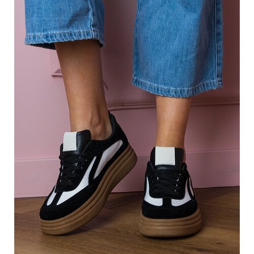 Gemre Black sneakers on a thick sole Kamela Slike