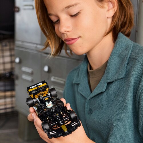 Lego Speed Champions - Trkaći auto tima APXGP iz F1&amp;reg; filma (77252) Slike