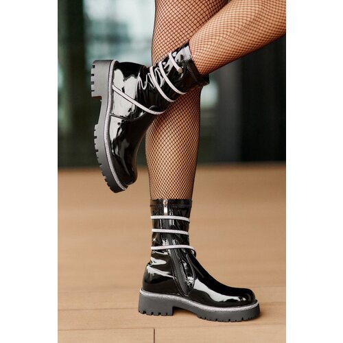 FB3 Lacquered Ankle Boots With Decoration Black Kikizelle Slike