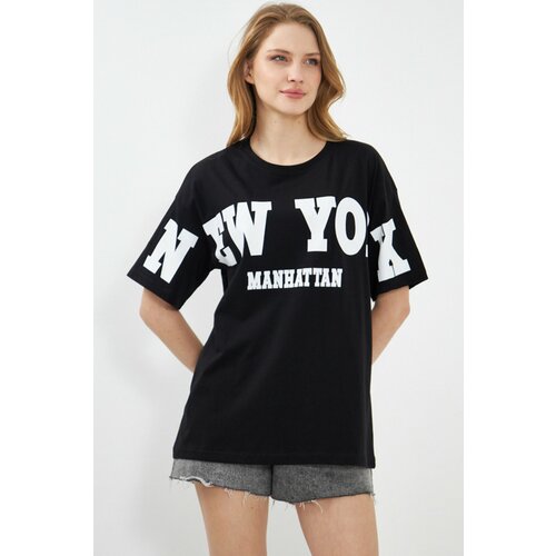 armonika Women's Black Oversize T-Shirt with New York Lettering on the Front Cene