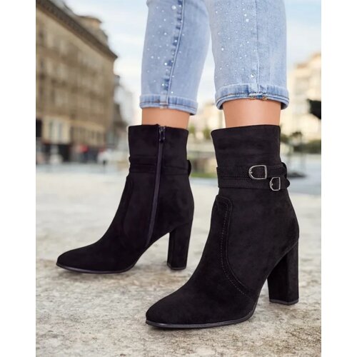 Resti Women's ankle boots on a post Aminor Cene