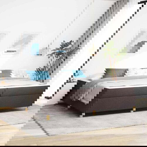  Postelja z vzmetnico Temno rjava in bela 200 x 200 cm blago Cene