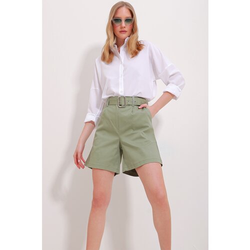 Trend Alaçatı Stili Women's Khaki Double Pocket Waist Belted Gabardine Shorts Cene