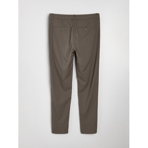 Sinsay Slim-fit chino hlače s udjelom viskoze Slike