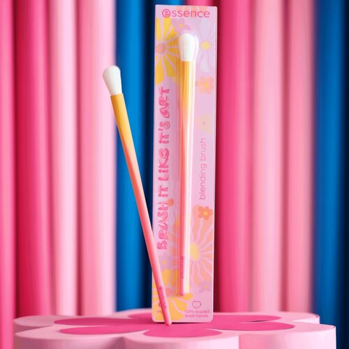Essence BRUSH IT LIKE IT&amp;#039;S ART blending brush kist za blendanje 01 Blending Is Like Cardio For Artists 1 kom Slike