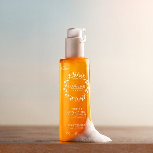 Lumene Nordic-C [VALO] nežni gel za umivanje z učinkom eksfoliacije 150 ml Slike