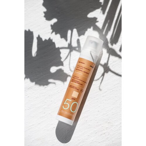 Korres Red Grape Tinted Daily Sunscreen krema za toniranje i sunčanje za ujednačavanje tena lica SPF 50 50 ml Slike