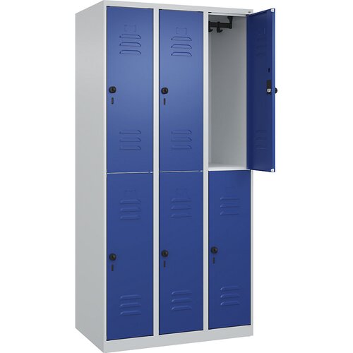 C+P Dvonadstropna garderobna omara Classic PLUS, 3 deli, svetlo sive / encijan modre barve, VxŠ 1850 x 900 mm, talni drsniki, vrtljiv zapah Cene