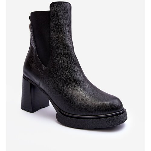 Kesi Leather shoe on black liresa post Cene