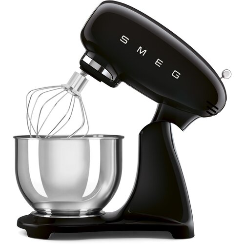 Smeg SMF05BLEU Kuhinjski aparati v crni barvi v slogu 50. let. Slike
