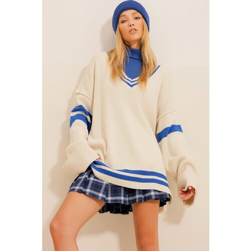 Trend Ala&amp;ccedil;atı Stili Women&amp;#039;s Vanilla V-Neck Stripe Block Oversize Sweater with Side Slits Slike