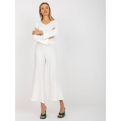 Fashion Hunters Ecru wide, high-waisted knitted pants Slike