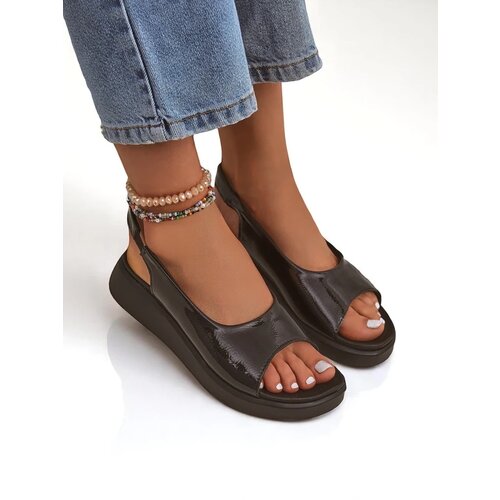 Resti Women's Luna Shines sandals on a thick sole Cene