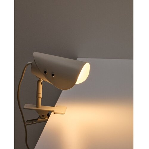 Kave Home Svijetlo siva metalna stolna lampa s hvataljkom (visina 16 cm) Jula &amp;ndash; Slike