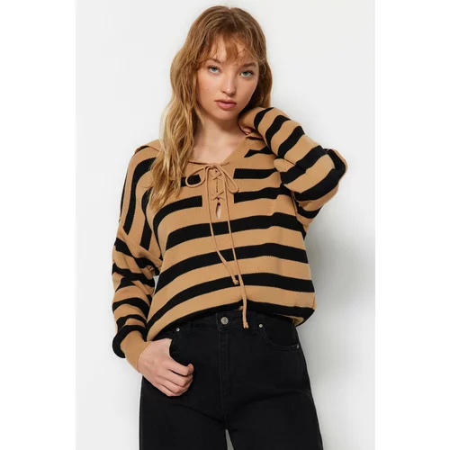 Trendyol Sweater - Braun - Regular fit