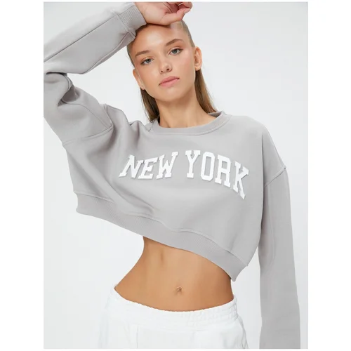 Koton The Slogan Printed Crop Sweatshirt is a relaxed fit with Long Sleeves.