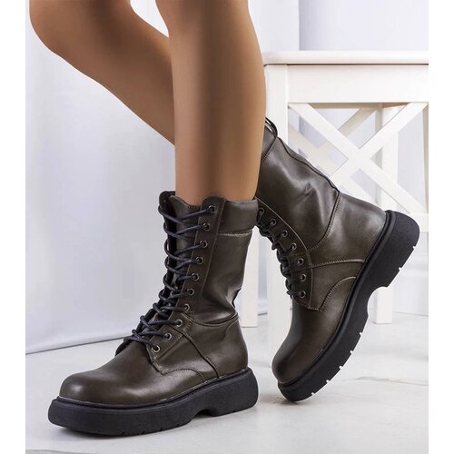 D/CEO Beige insulated boots with chain Harrison Slike