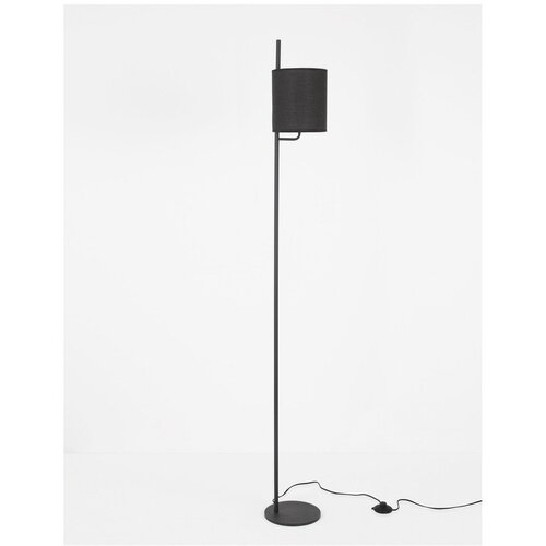 Nova Luce Črna kovinska stoječa svetilka (vi&amp;scaron;ina 176 cm) Yama &amp;ndash; Slike
