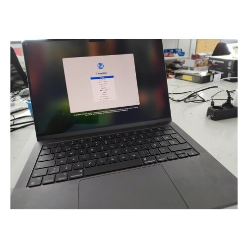 Apple MacBook Pro 14 (Space black) M4 Pro 12C/16C, 24GB, 512GB SSD, YU raspored (mx2h3cr/a) OUTLET Slike