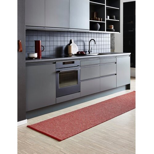 Pappelina Rdeča notranja in zunanja preproga 60x125 cm Effi Dark Red &amp;ndash; Slike