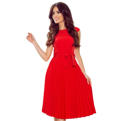 Numoco Pleated dress with binding Cene