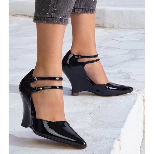 Gemre Black patent wedge pumps with buckles Vizario Cene