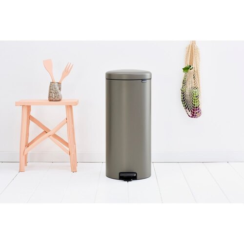 Brabantia kanta za smeće s pedalom newicon 30 l s plastičnim unutarnjim dijelom - platinum Slike