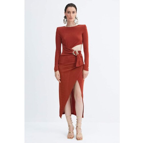 Trendyol x Zeynep Tosun Cinnamon Accessory Detailed Dress Cene