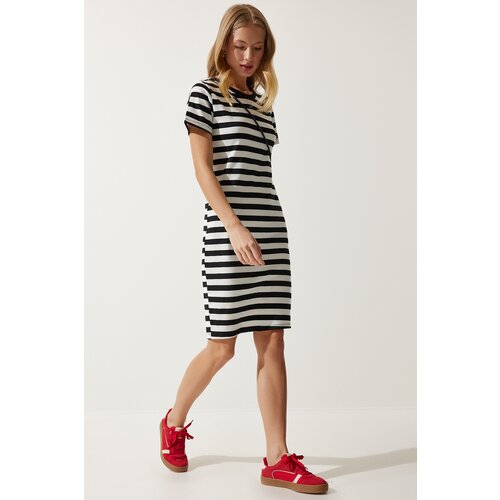  Women's Black and White Crew Neck Striped Knitted Dress Cene