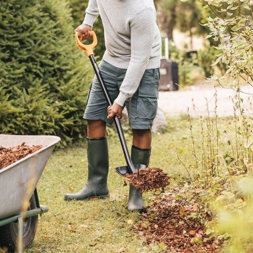 Fiskars lopata Solid 1066718 Cene